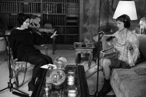 The Chanel 3.55 Podcast dernières nouvelles de l'entreprise Vous êtes-vous demandé ce que elle porte dedans ce Chanel Handbag ?  0