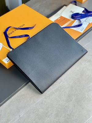 Cuir de GM Cuir Taurillon de Louis Vuitton Pochette Jour de concepteur dans des bourses Noir noires