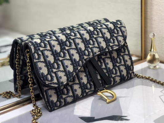 L'OEM a stigmatisé la selle long Dior Oblique Jacquard Pouch Wallet