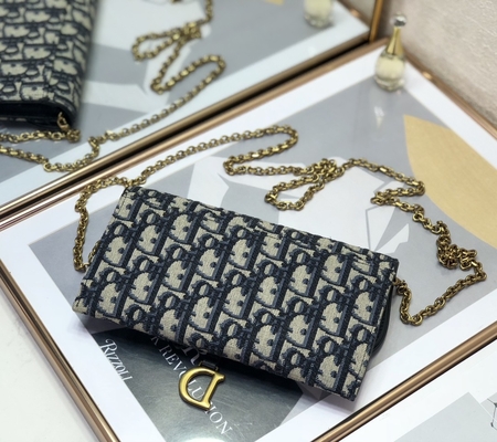 L'OEM a stigmatisé la selle long Dior Oblique Jacquard Pouch Wallet