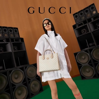 Petit sac d'épaule suprême de toile de Gucci Tote With Interlocking G