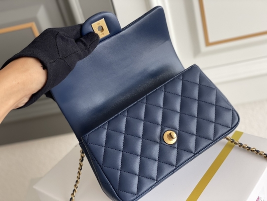 Agneau granuleux de Chanel Mini Rectangular Caviar 2020 de caviar et métal goldtone