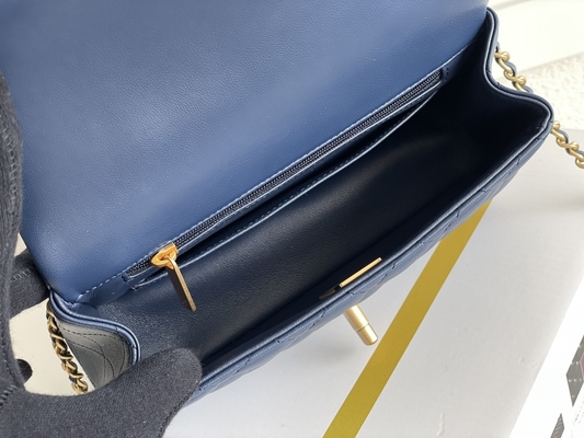 Agneau granuleux de Chanel Mini Rectangular Caviar 2020 de caviar et métal goldtone