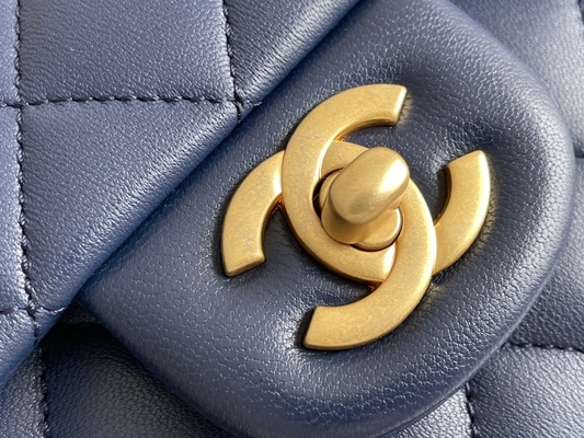 Agneau granuleux de Chanel Mini Rectangular Caviar 2020 de caviar et métal goldtone