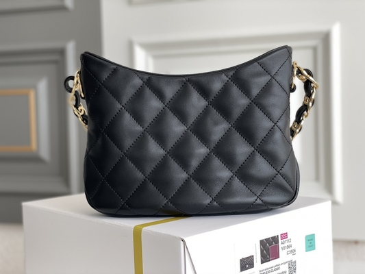 Petite aisselle Tote Bag Shoulder Bag hippie de clochard de Chanel AS3562 Autumn Winter 2022