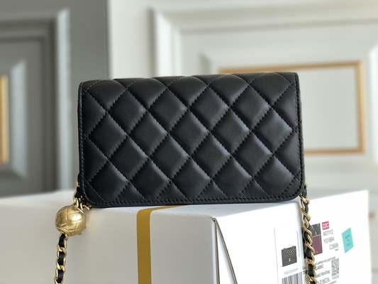 Portefeuille noir de sacs à main d'embrayage de WOC de Mini Coco Chanel sur une chaîne CF20