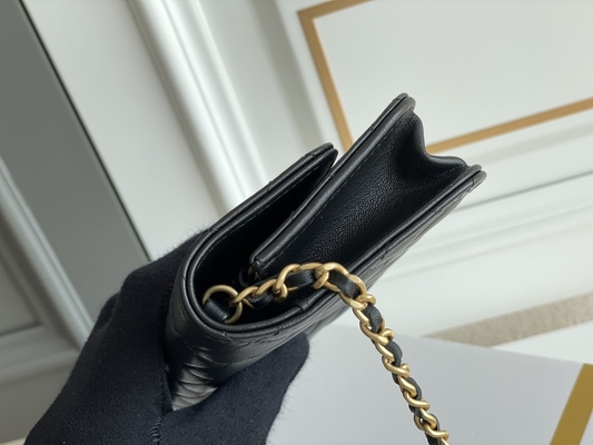 Portefeuille noir de sacs à main d'embrayage de WOC de Mini Coco Chanel sur une chaîne CF20
