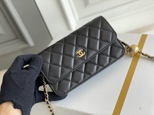 Portefeuille noir de sacs à main d'embrayage de WOC de Mini Coco Chanel sur une chaîne CF20