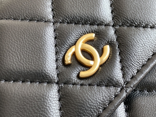 Portefeuille noir de sacs à main d'embrayage de WOC de Mini Coco Chanel sur une chaîne CF20