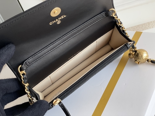 Portefeuille noir de sacs à main d'embrayage de WOC de Mini Coco Chanel sur une chaîne CF20