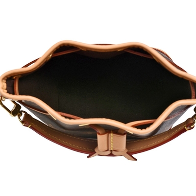 Croix rapide NANOE de Louis Vuitton M81266 de toile de monogramme - sac mortuaire pour des femmes