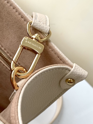Monogramme géant OnTheGo millimètre Louis Vuitton Messenger Bag For Ipad Mini de safran crème