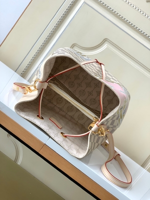 Le rose blanc Damier Azur Canvas BT a stigmatisé le sac de seau de Bag NéONoé millimètre de messager