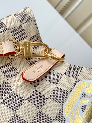 Le rose blanc Damier Azur Canvas BT a stigmatisé le sac de seau de Bag NéONoé millimètre de messager