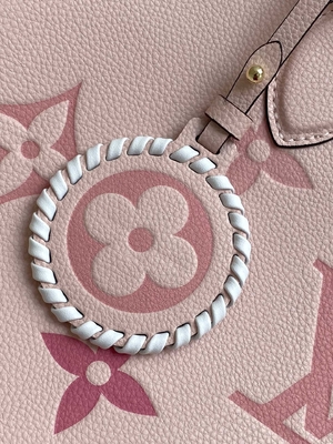 2WAY BT a stigmatisé le monogramme OnTheGo millimètre Louis Vuitton de sac d'épaule