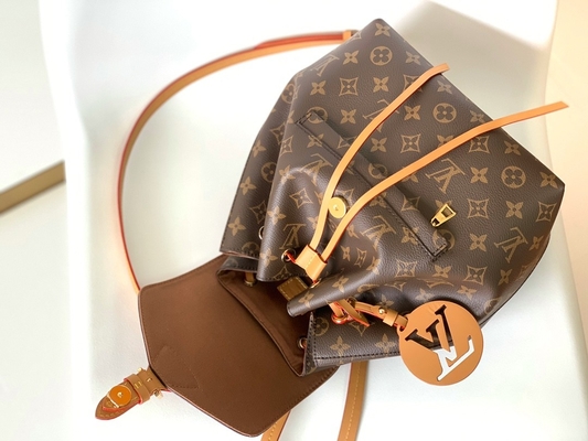 Charme détachable BT Montsouris P.M. d'ombre de monogramme de sac à dos en cuir du veau