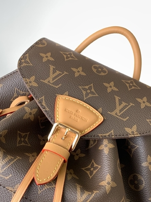 Charme détachable BT Montsouris P.M. d'ombre de monogramme de sac à dos en cuir du veau