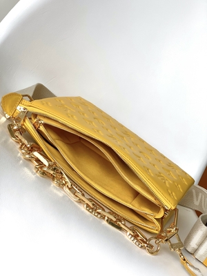 Le monogramme de tournesol a gravé les sacs en refief marqués faits sur commande Coussin P.M. Louis Vuitton Puffy Lambskin