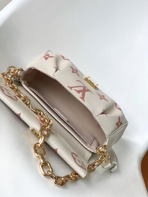 Cuir préféré de Mini Sling Bag Branded BT Rose Trianon Two Monogram Empreinte de crème