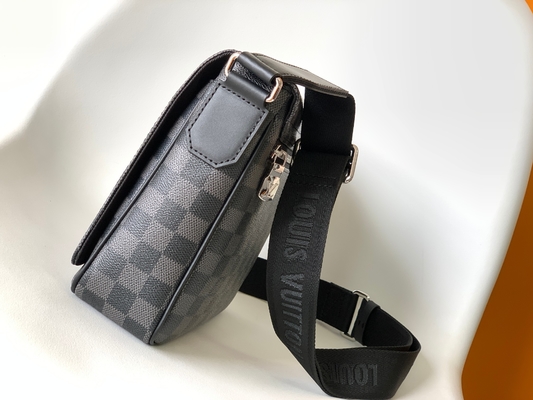 Messager Bag Graphite Black du secteur P.M. Damier de Louis Vuitton Branded Mens Bag