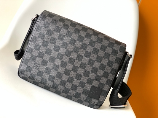 Messager Bag Graphite Black du secteur P.M. Damier de Louis Vuitton Branded Mens Bag