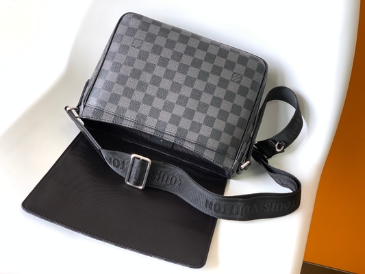 Messager Bag Graphite Black du secteur P.M. Damier de Louis Vuitton Branded Mens Bag