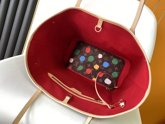 sac noir de monogramme de BT X Yayoi Kusama Louis Vuitton Neverfull millimètre multicolore