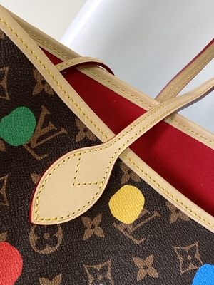 sac noir de monogramme de BT X Yayoi Kusama Louis Vuitton Neverfull millimètre multicolore