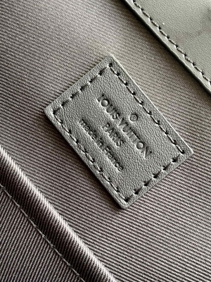 Le sac des hommes Plat Zippé horizontal 24H M45571 Louis Vuitton Bag