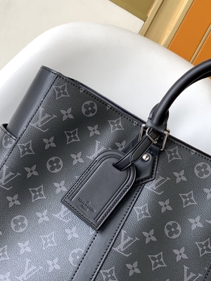 Le sac des hommes Plat Zippé horizontal 24H M45571 Louis Vuitton Bag