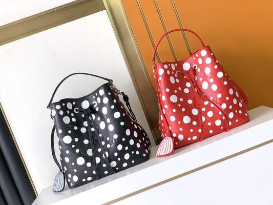 Dames NéOnoé noir blanc millimètre Louis Vuitton Yayoi Kusama Handbag