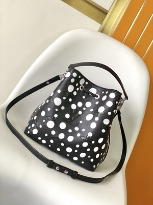 Dames NéOnoé noir blanc millimètre Louis Vuitton Yayoi Kusama Handbag