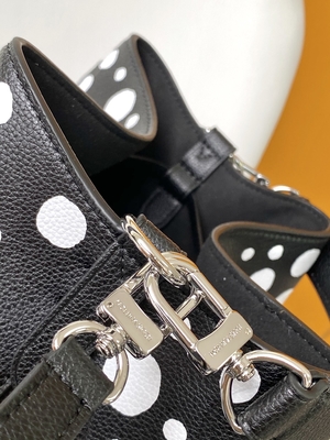 Dames NéOnoé noir blanc millimètre Louis Vuitton Yayoi Kusama Handbag