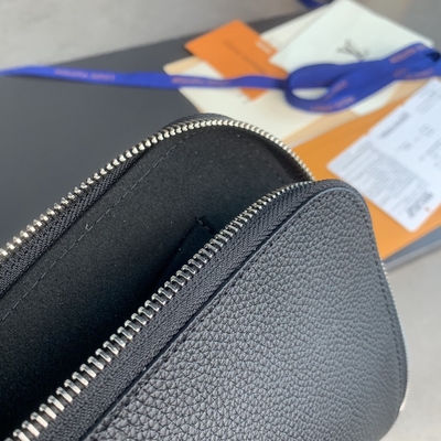 Cuir de GM Cuir Taurillon de Louis Vuitton Pochette Jour de concepteur dans des bourses Noir noires