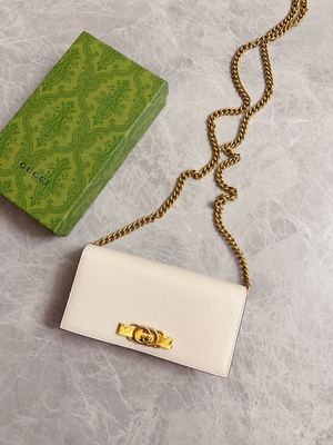 Portefeuille en cuir rose-clair de Mini Designer Purses Gucci Python sur le WOC à chaînes avec enclencher G
