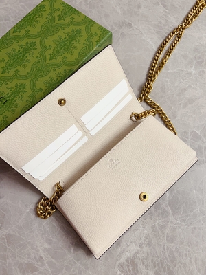 Portefeuille en cuir rose-clair de Mini Designer Purses Gucci Python sur le WOC à chaînes avec enclencher G