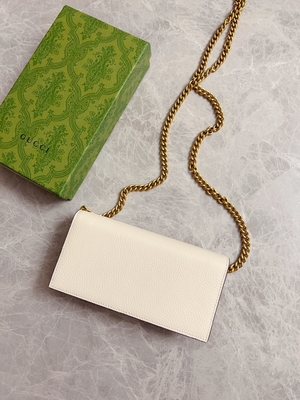 Portefeuille en cuir rose-clair de Mini Designer Purses Gucci Python sur le WOC à chaînes avec enclencher G