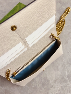 Portefeuille en cuir rose-clair de Mini Designer Purses Gucci Python sur le WOC à chaînes avec enclencher G