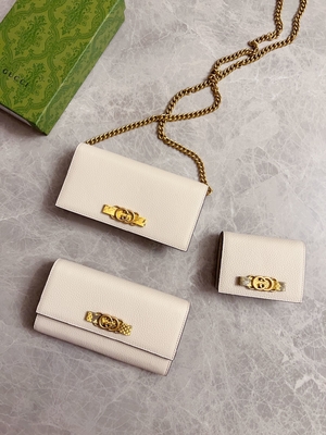 Portefeuille en cuir rose-clair de Mini Designer Purses Gucci Python sur le WOC à chaînes avec enclencher G