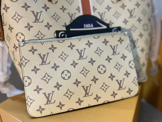 Sac à main beige de monogramme de Louis Vuitton Preloved Branded Bag Neverfull des femmes