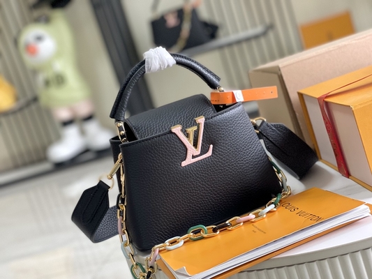 La peau de chèvre rayant Preloved a stigmatisé le sac Louis Vuitton Capucines Mini