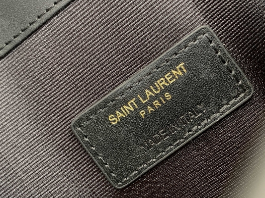 Saint de relief Laurent Preloved Branded Bag Uptown Clutch Grain De Poudre en cuir