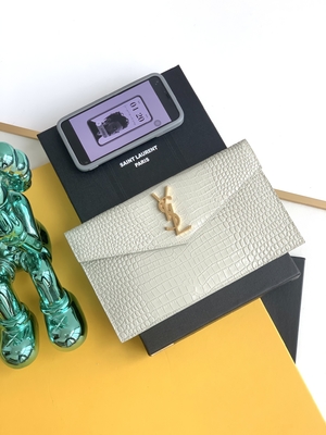 Saint de relief Laurent Preloved Branded Bag Uptown Clutch Grain De Poudre en cuir