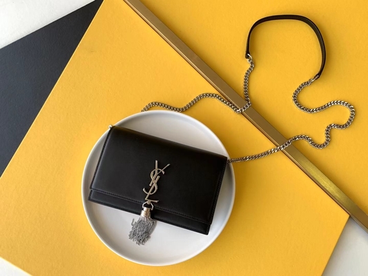 Saint moyen Laurent Woc Zipper Closure de Kate Tassel Red YVES SAINT LAURENT