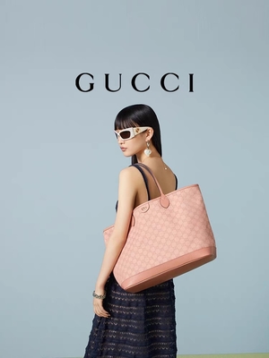 Déplacement moyen de GG Tote Shoulder Bag For Business de Gucci Ophidia de toile rose
