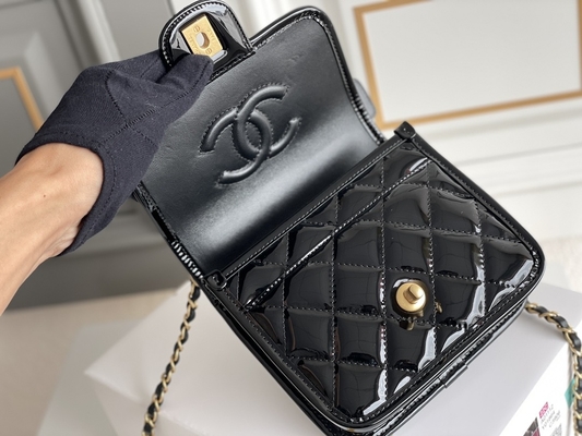 Chaîne d'or de Chanel 22 Mini Designer Purses Black Spell avec l'aileron de baisse