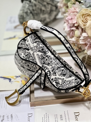 Broderie Dior Saddle Sling Bag Patchwork de femmes 25cm avec 3 poches intérieures