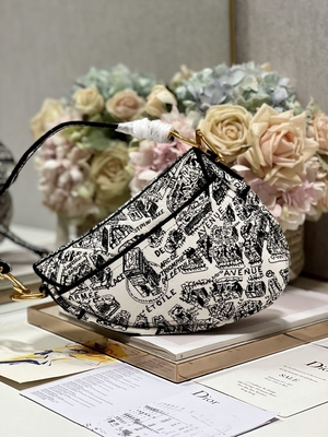 Broderie Dior Saddle Sling Bag Patchwork de femmes 25cm avec 3 poches intérieures
