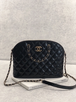 Petit Chanel Patent Calfskin Shopping Bag avec rétro Madame Style
