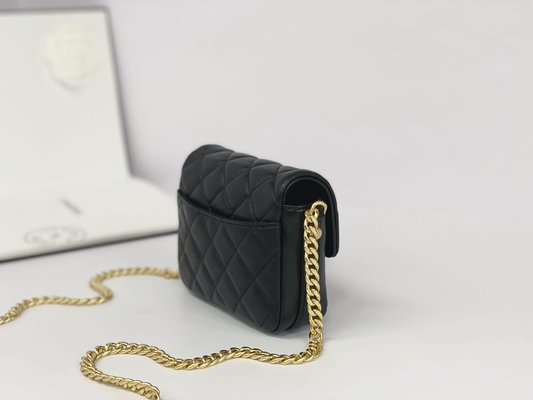 Messager marqué en cuir Bag Chanel Flap Phone Holder d'agneau noir